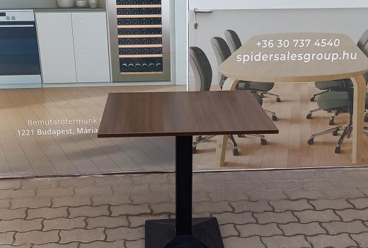 Étkezőasztal, sötétbarna színű asztal, 75x60 cm - használt irodabútor